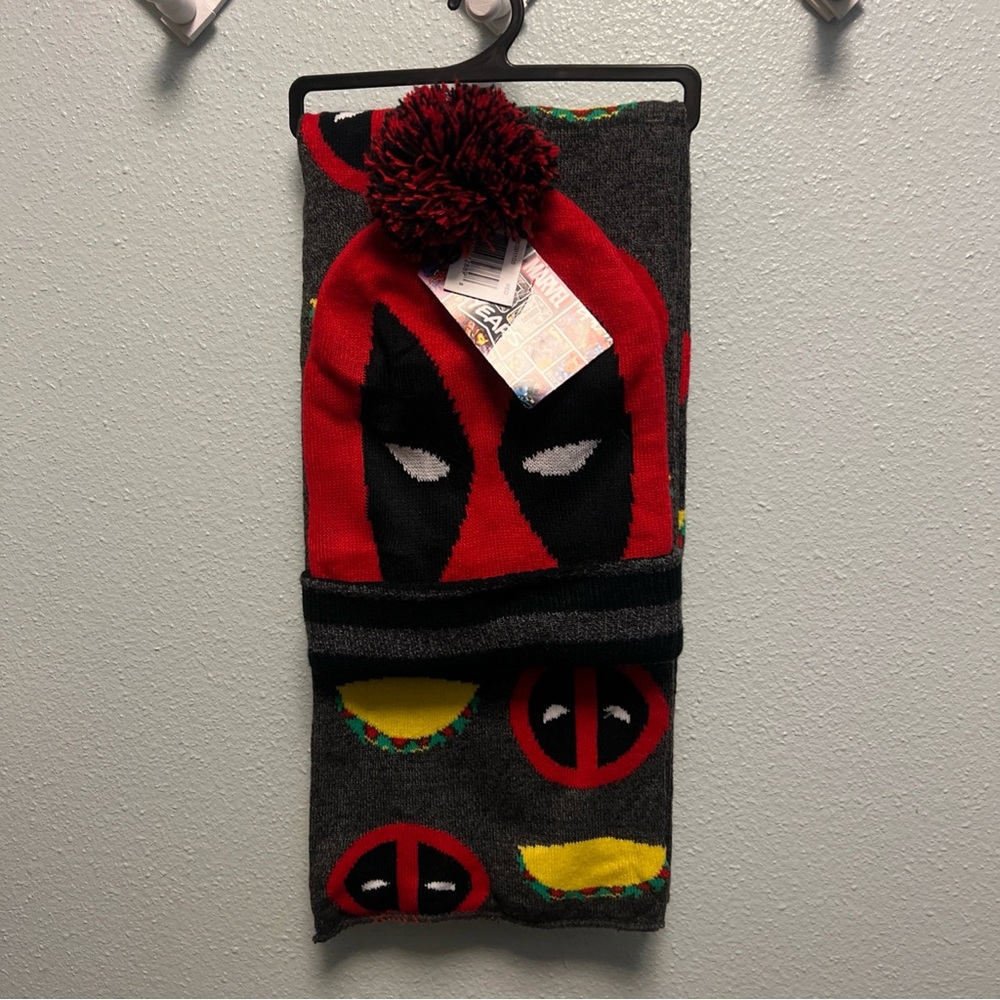 Marvel 80 Years Deadpool with Tacos Graphics Comics Winter Scarf Hat Set NWT Red